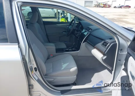 2017 Toyota Camry Le z USA, uszkodzony, nr VIN 4T1BF1FK8HU415041